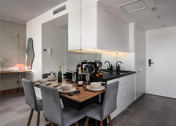 Wroc'love By Me &301 Legnicka & Self Check-in 24h & Lift & Air Conditioning *