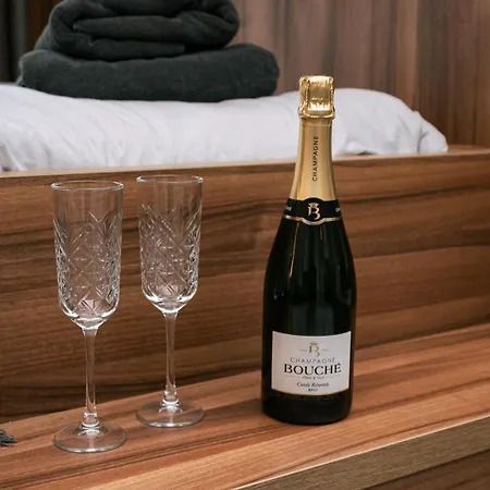 Wroc'love By Me &301 Legnicka & Self Check-in 24h & Lift & Air Conditioning Apartment Wroclaw